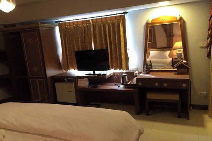 Room 29 of 77