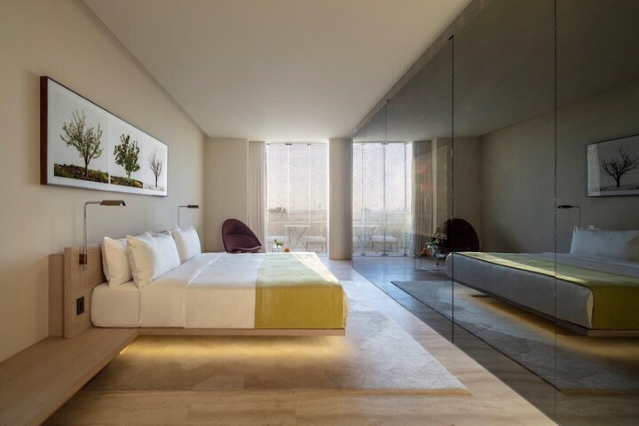 Room 22 of 68
