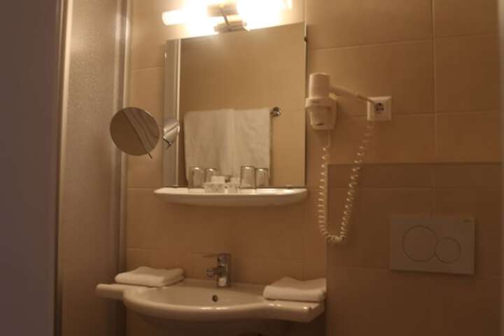 Room 43 of 62