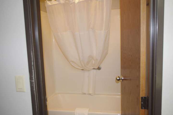 2 Queen Beds (1 of 12)