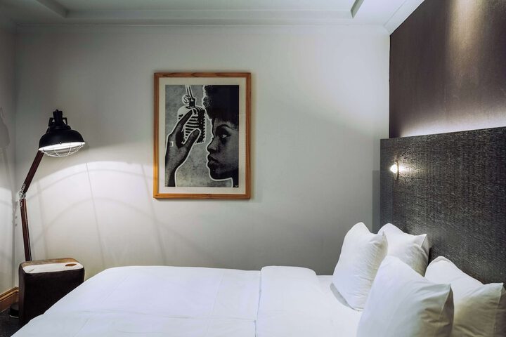 Room 13 of 42