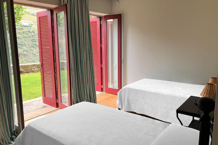Room 3 of 52