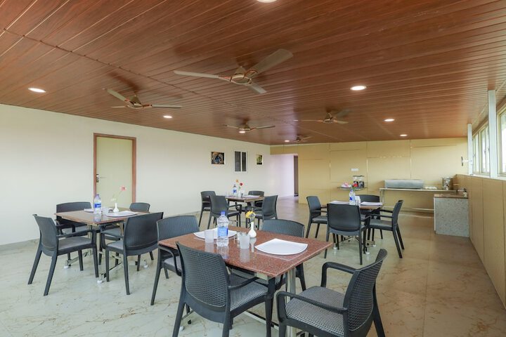 Dining 16 of 25