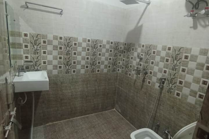 Room 16 of 18