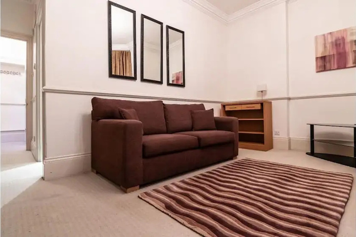 1 Bedroom in Kew Gardens - Clarendon Garden