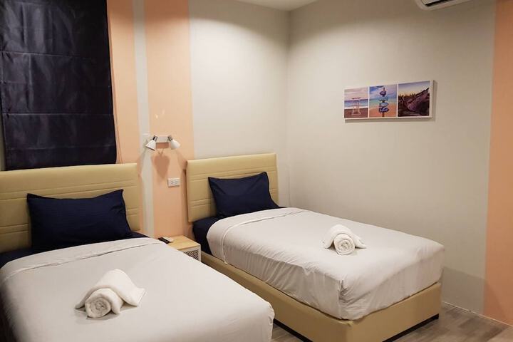 Room 10 of 28