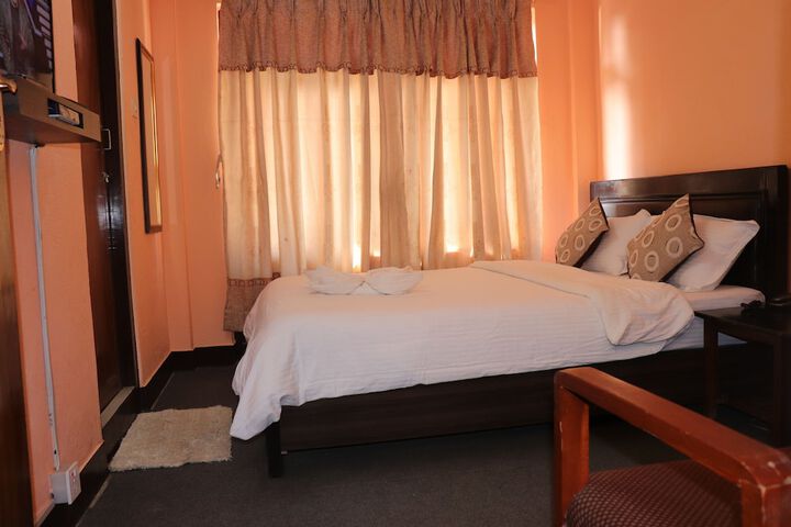 Room 8 of 32