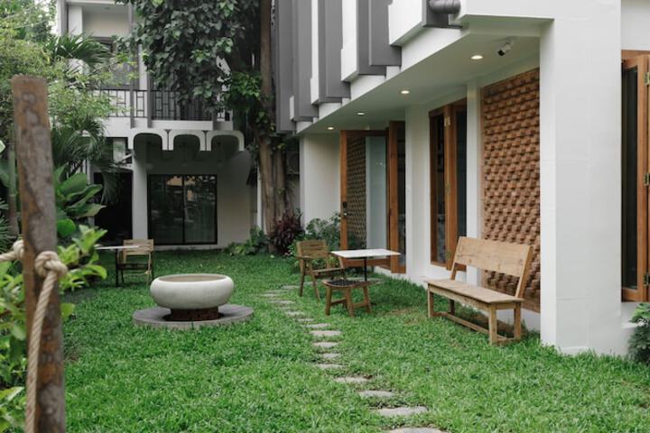 Hotel Exterior 114 of 138