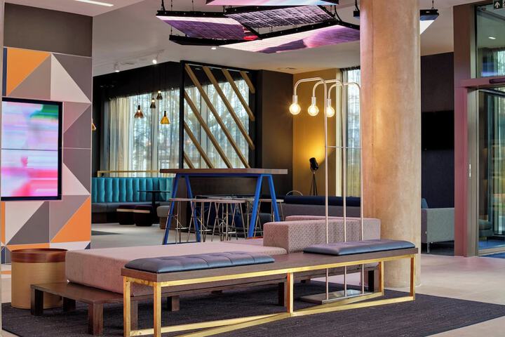 Lobby lounge