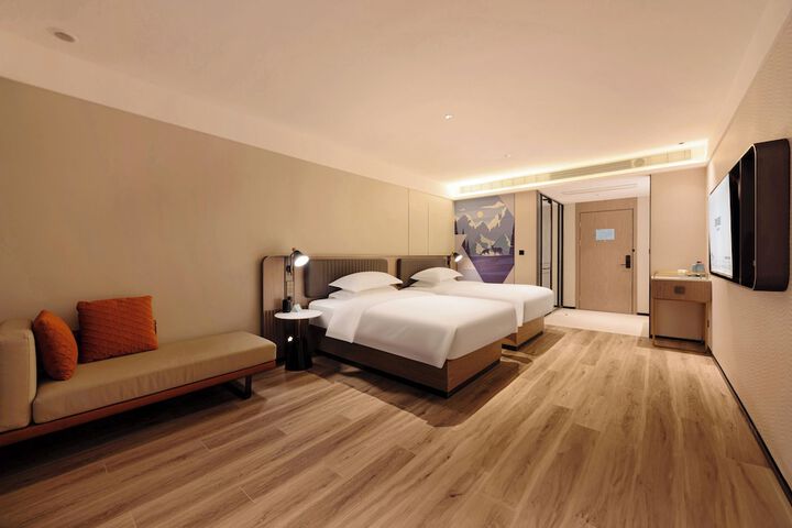 Room 27 of 127