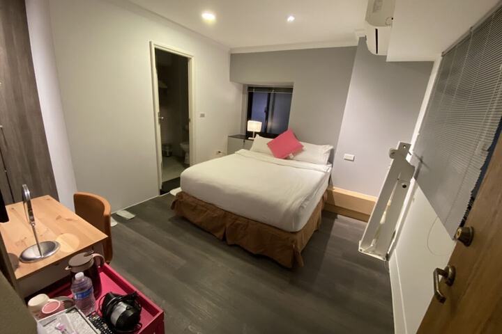 Room 2 of 44