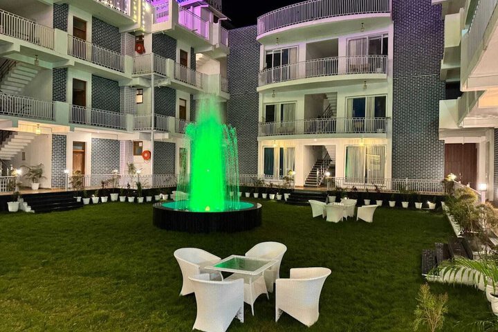 Hotel Exterior 29 of 37