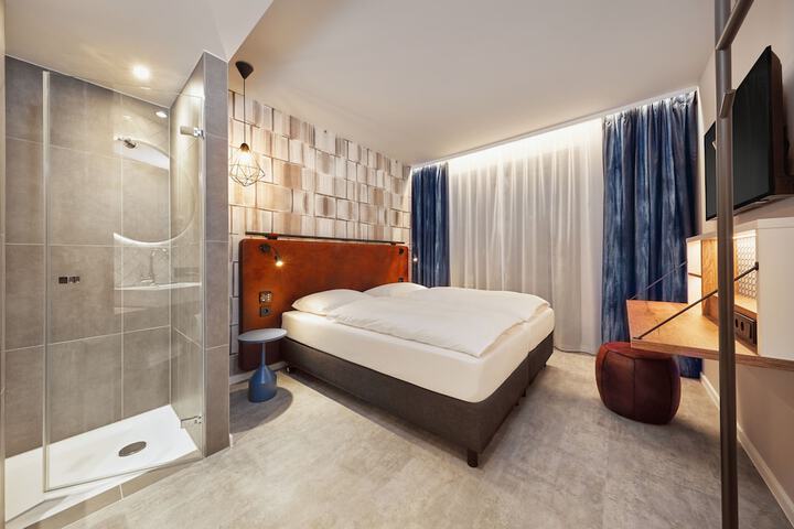 Room 18 of 26