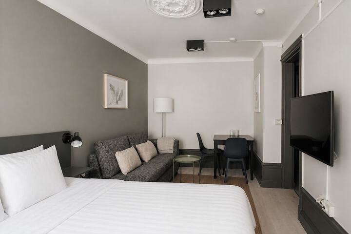 Room 11 of 108
