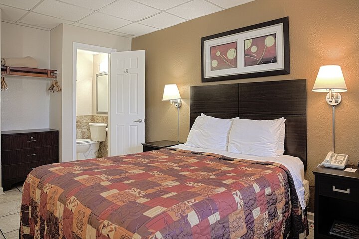 Room 8 of 34