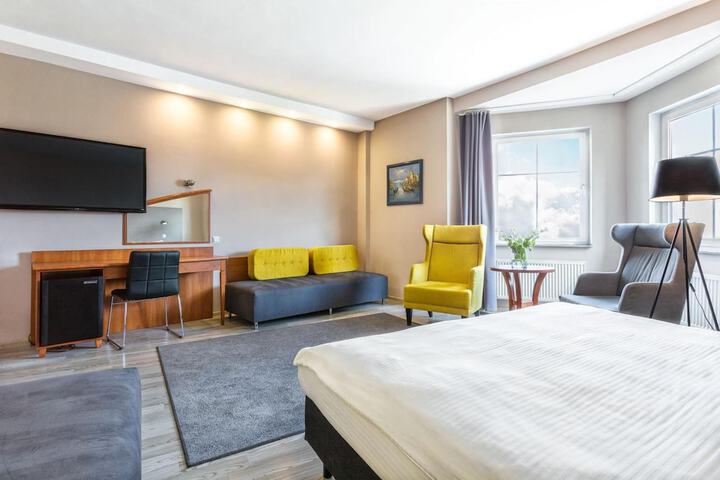 Room 16 of 53