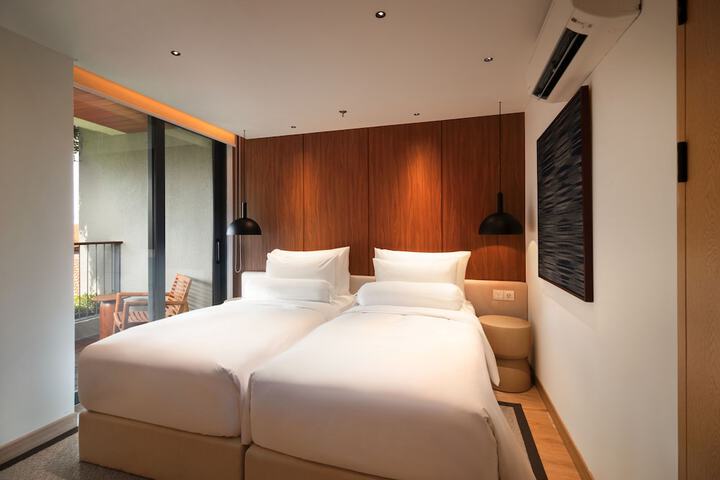 Room 30 of 85