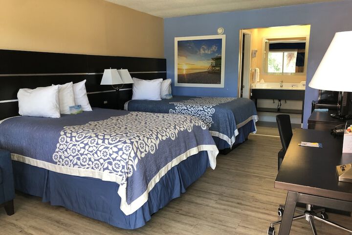 2 Double Beds Accessible (11 of 12)