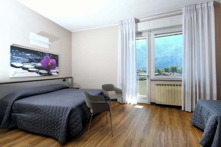 Room 4 of 52