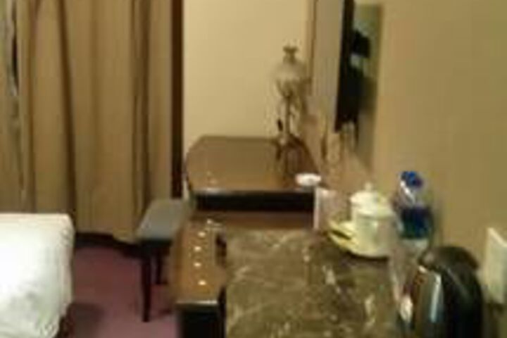 Room 12 of 17
