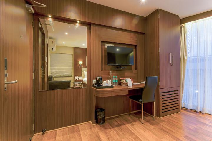 Room 34 of 161