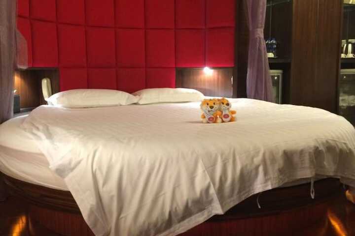 Room 6 of 26