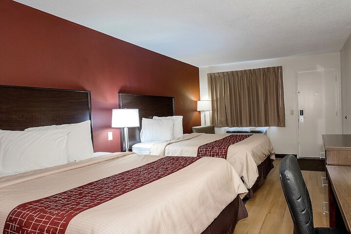 2 Queen Beds (8 of 9)