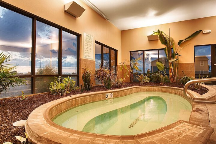 Hotel Pool