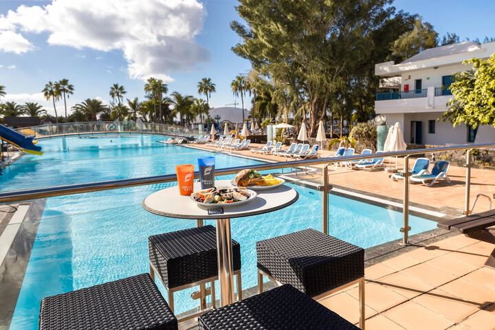 Hotel with Pool