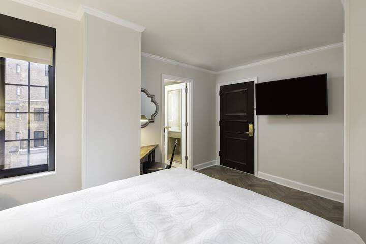 Queen Size Bed (27 of 30)