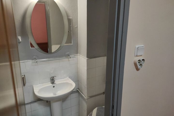Room 18 of 32