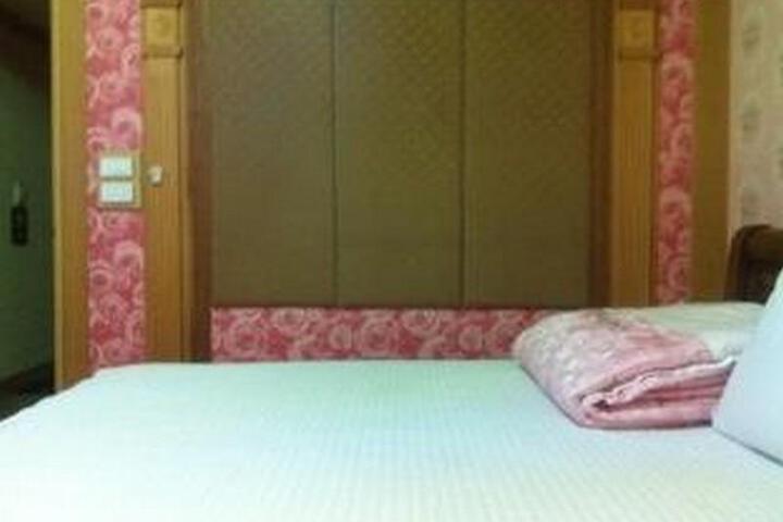 Room 2 of 5