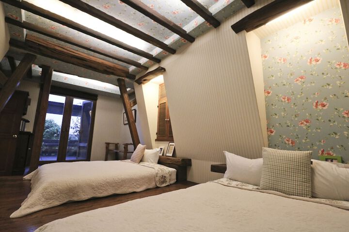 Room 2 of 128