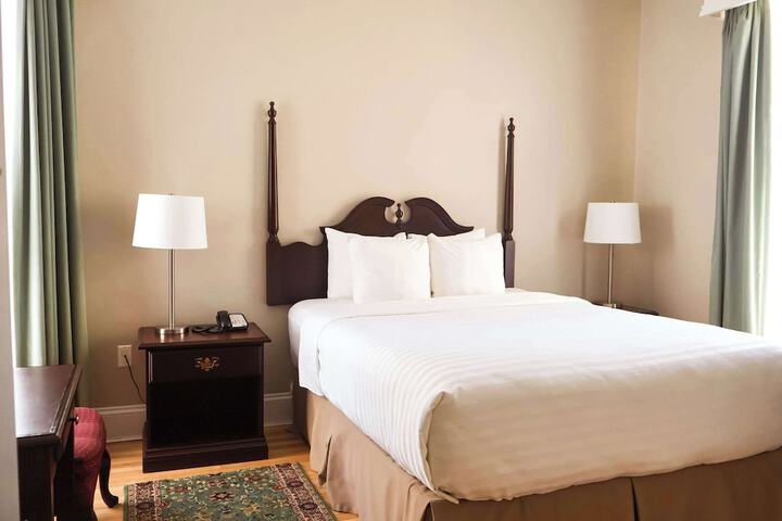 Room 28 of 53