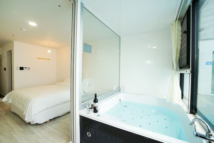 Room 6 of 71