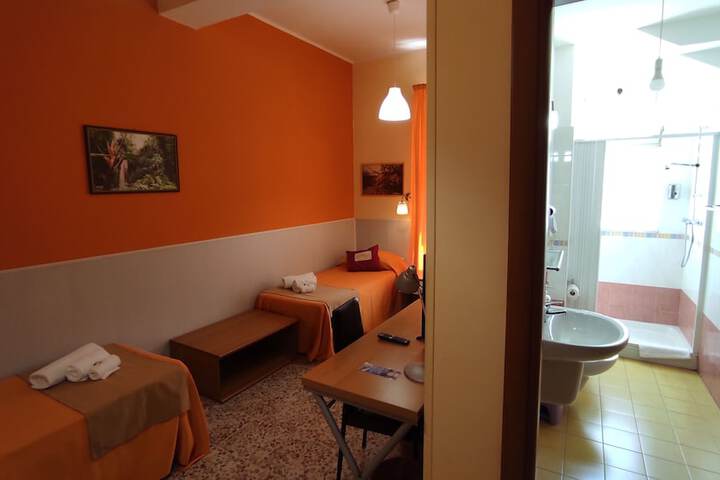 Room 22 of 35