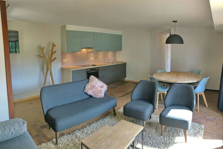 Room 4 of 42