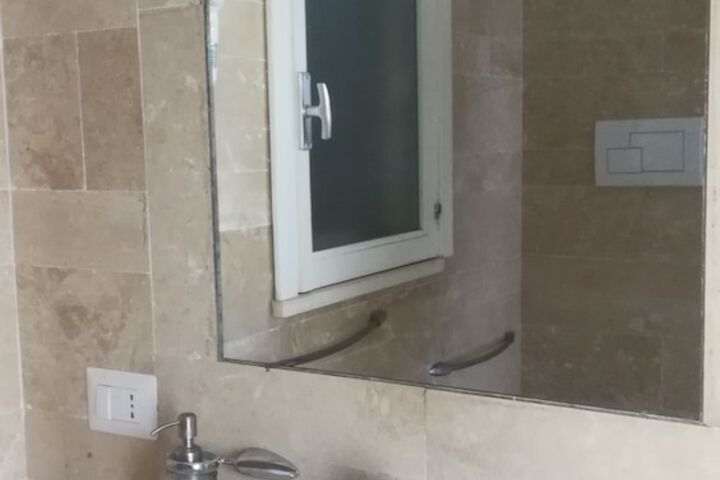 Room 6 of 27