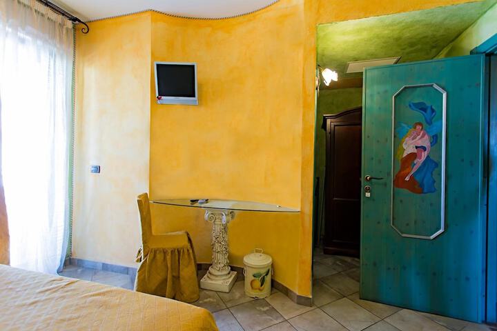 Room 6 of 34