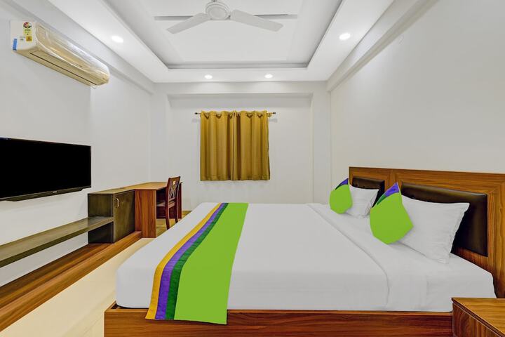Room 12 of 25