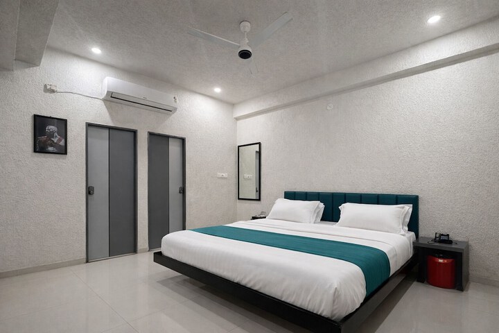 Room 16 of 32