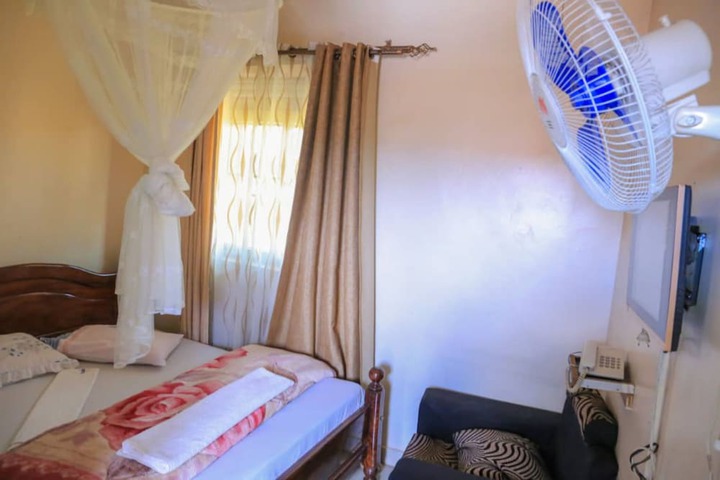 Room 5 of 20