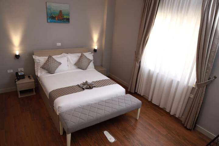 Room 7 of 25