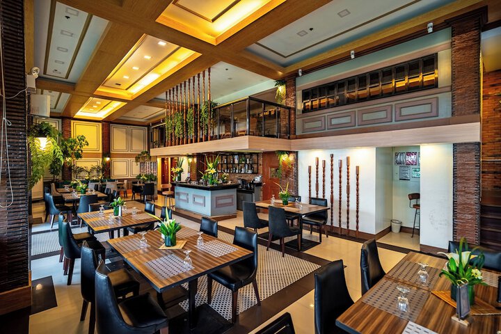 Dining 44 of 74