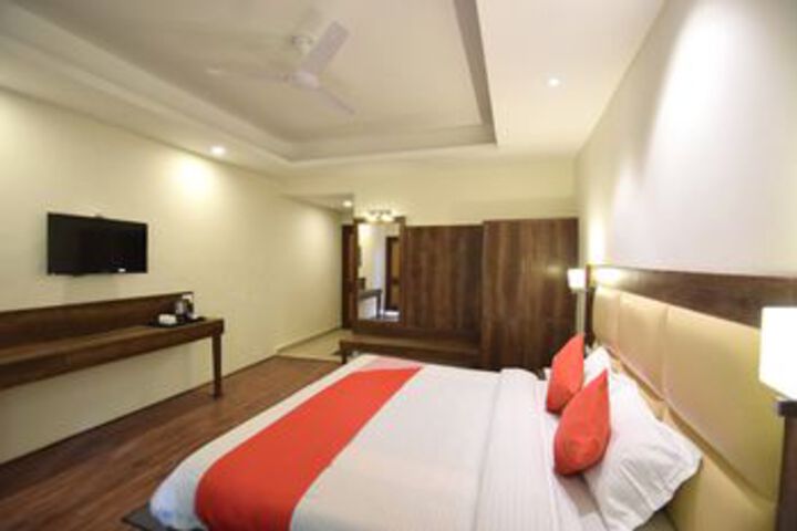 Room 12 of 27