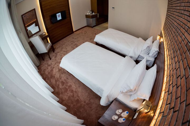 Room 8 of 92