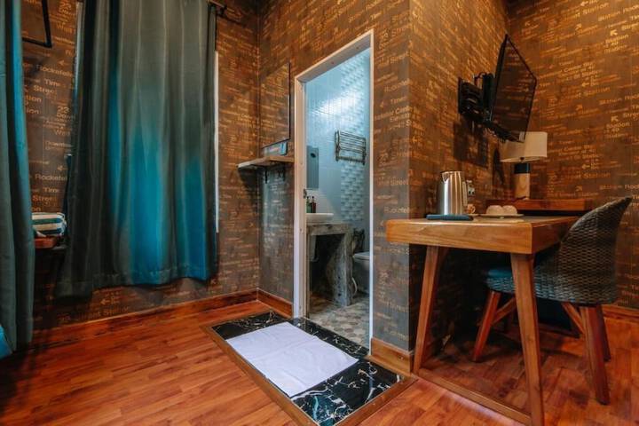 Room 2 of 11