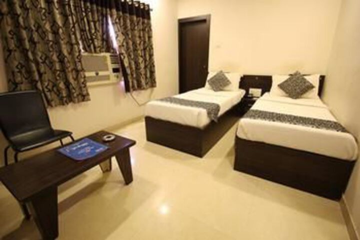 Room 8 of 12
