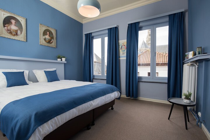 Room 7 of 27