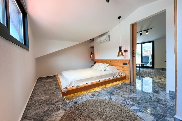 Room 11 of 42
